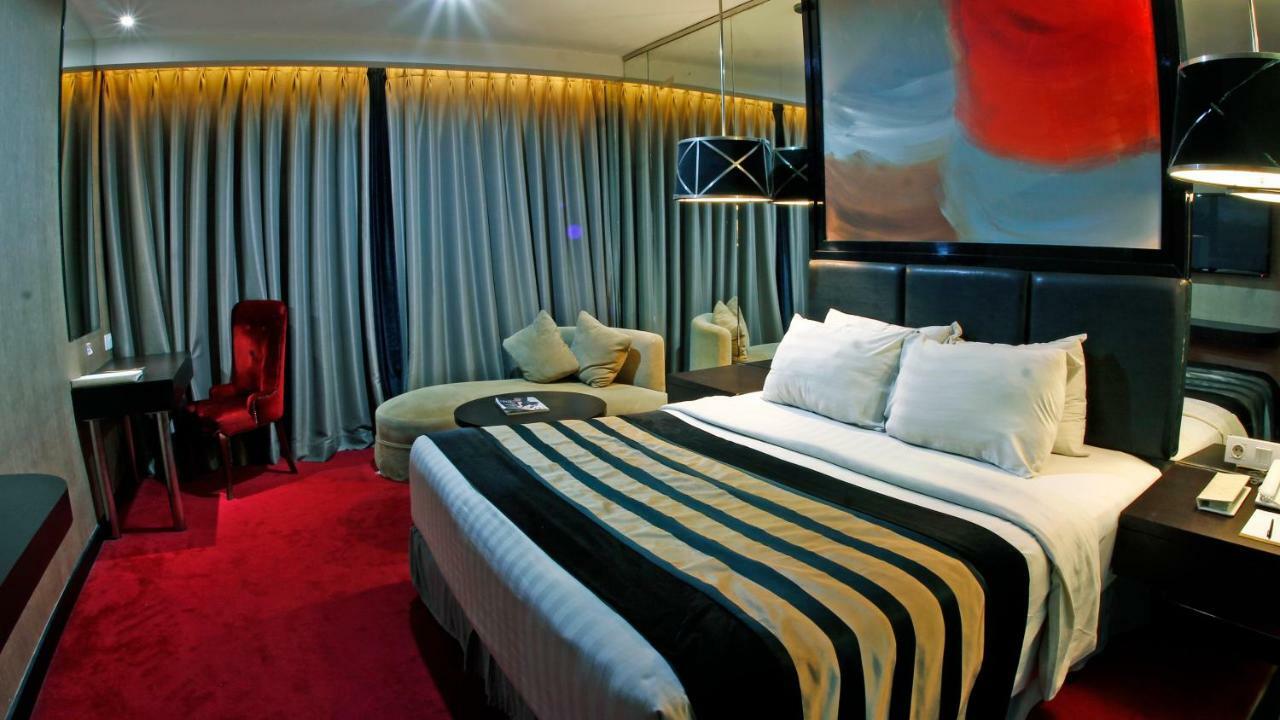 Amaroossa Cosmo Jakarta Buitenkant foto